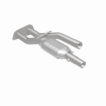 Load image into Gallery viewer, MagnaFlow Exhaust Products 23179 HM Grade Direct-Fit Catalytic Converter for Select Chevrolet C2500, Chevrolet C2500 Suburban, Chevrolet C3500, Chevrolet K2500, Chevrolet K3500, GMC C2500, GMC C2500 Suburban, GMC K2500, GMC K3500
