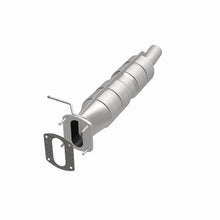 Load image into Gallery viewer, MagnaFlow Exhaust Products 51221 OEM Grade Direct-Fit Catalytic Converter for Select Ford F-250 Super Duty, Ford F-350 Super Duty, Ford F-450 Super Duty, Ford F-550 Super Duty