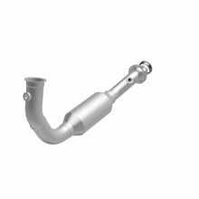 Load image into Gallery viewer, MagnaFlow Exhaust Products 5451583 California CARB Direct-Fit Catalytic Converter for Select Jeep Liberty