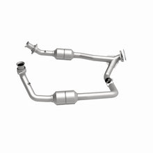 Load image into Gallery viewer, MagnaFlow Exhaust Products 51378 OEM Grade Direct-Fit Catalytic Converter for Select Ford E-150, Ford E-150 Club Wagon, Ford E-150 Econoline, Ford E-150 Econoline Club Wagon, Ford E-250, Ford E-250 Econoline, Ford E-350 Club Wagon, Ford E-350 Econoline