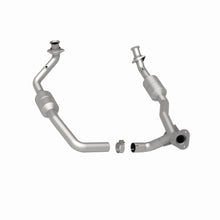 Load image into Gallery viewer, MagnaFlow Exhaust Products 51378 OEM Grade Direct-Fit Catalytic Converter for Select Ford E-150, Ford E-150 Club Wagon, Ford E-150 Econoline, Ford E-150 Econoline Club Wagon, Ford E-250, Ford E-250 Econoline, Ford E-350 Club Wagon, Ford E-350 Econoline