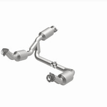Load image into Gallery viewer, MagnaFlow Exhaust Products 280429 OEM Grade Direct-Fit Catalytic Converter for Select Chevrolet Express 2500, Chevrolet Express 3500, Chevrolet Express 4500, GMC Savana 2500, GMC Savana 3500, GMC Savana