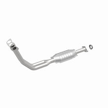 Load image into Gallery viewer, MagnaFlow Exhaust Products 3391618 California CARB Direct-Fit Catalytic Converter for Select Geo Tracker, Suzuki Sidekick
