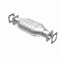 Load image into Gallery viewer, MagnaFlow Exhaust Products 3391652 California CARB Direct-Fit Catalytic Converter for Select Chevrolet LUV, Isuzu Amigo, Isuzu Pickup, Isuzu Rodeo, Isuzu Trooper