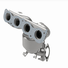 Load image into Gallery viewer, MagnaFlow Exhaust Products 5531081 California CARB Manifold Catalytic Converter for Select Kia Forte