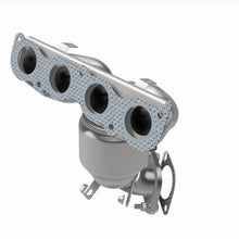 Load image into Gallery viewer, MagnaFlow Exhaust Products 5531081 California CARB Manifold Catalytic Converter for Select Kia Forte