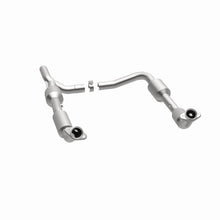 Load image into Gallery viewer, MagnaFlow Exhaust Products 5582640 California CARB Direct-Fit Catalytic Converter for Select Ford E-150, Ford E-250