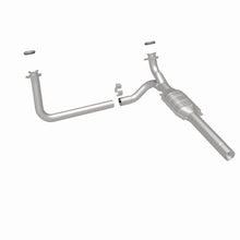 Load image into Gallery viewer, MagnaFlow Exhaust Products 93109 Standard Grade Direct-Fit Catalytic Converter for Select Chevrolet C1500, Chevrolet K1500, GMC C1500, GMC K1500