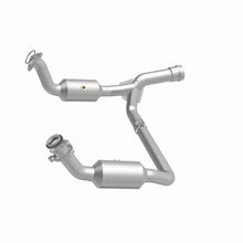 Load image into Gallery viewer, MagnaFlow Exhaust Products 280211 OEM Grade Direct-Fit Catalytic Converter for Select Cadillac Escalade, Cadillac Escalade ESV, Chevrolet Silverado 1500, Chevrolet Silverado LTD, Chevrolet Suburban, Chevrolet Tahoe, GMC Sierra 1500, GMC Sierra Limited,