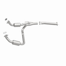 Load image into Gallery viewer, MagnaFlow Exhaust Products 4551211 California CARB Direct-Fit Catalytic Converter for Select Chevrolet Express 1500, Chevrolet Express 2500, GMC Savana 1500, GMC Savana