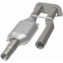 Load image into Gallery viewer, MagnaFlow Exhaust Products 23179 HM Grade Direct-Fit Catalytic Converter for Select Chevrolet C2500, Chevrolet C2500 Suburban, Chevrolet C3500, Chevrolet K2500, Chevrolet K3500, GMC C2500, GMC C2500 Suburban, GMC K2500, GMC K3500