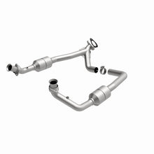 Load image into Gallery viewer, MagnaFlow Exhaust Products 51378 OEM Grade Direct-Fit Catalytic Converter for Select Ford E-150, Ford E-150 Club Wagon, Ford E-150 Econoline, Ford E-150 Econoline Club Wagon, Ford E-250, Ford E-250 Econoline, Ford E-350 Club Wagon, Ford E-350 Econoline