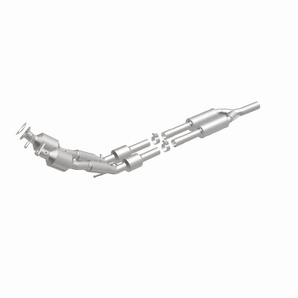 MagnaFlow Exhaust Products 52938 OEM Grade Direct-Fit Catalytic Converter for Select Volkswagen Passat