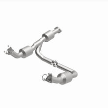 Load image into Gallery viewer, MagnaFlow Exhaust Products 280210 OEM Grade Direct-Fit Catalytic Converter for Select Chevrolet Express 2500, Chevrolet Express 3500, GMC Savana 2500, GMC Savana