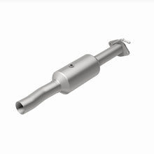 Load image into Gallery viewer, MagnaFlow Exhaust Products 280434 OEM Grade Direct-Fit Catalytic Converter for Select Ford F-350 Super Duty, Ford F-450 Super Duty, Ford F-550 Super Duty