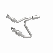 Load image into Gallery viewer, MagnaFlow Exhaust Products 280424 OEM Grade Direct-Fit Catalytic Converter for Select Chevrolet Silverado 1500, Chevrolet Suburban, Chevrolet Tahoe, GMC Sierra 1500, GMC Yukon, GMC Yukon XL