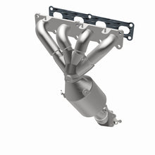 Load image into Gallery viewer, MagnaFlow Exhaust Products 5551158 California CARB Manifold Catalytic Converter for Select Jeep Cherokee