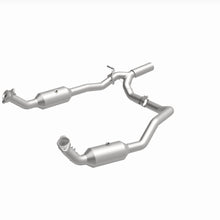 Load image into Gallery viewer, MagnaFlow Exhaust Products 280014 OEM Grade Direct-Fit Catalytic Converter for Select Ford E-350 Super Duty, Ford E-450 Super Duty
