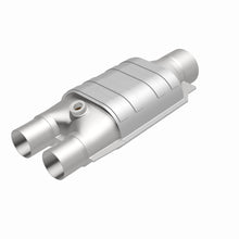 Load image into Gallery viewer, MagnaFlow Exhaust Products 99047HM HM Grade Universal Catalytic Converter for Select Chevrolet Express 1500, Chevrolet Express 2500, GMC Savana 1500, GMC Savana