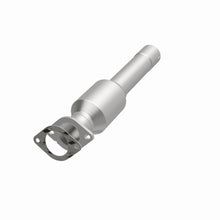 Load image into Gallery viewer, MagnaFlow Exhaust Products 21-989 OEM Grade Direct-Fit Catalytic Converter for Select Chevrolet Silverado 2500, Chevrolet Silverado HD, GMC Sierra 2500, GMC Sierra HD