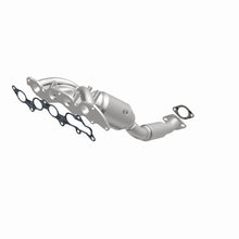 Load image into Gallery viewer, MagnaFlow Exhaust Products 5531052 California CARB Manifold Catalytic Converter for Select Ford Focus