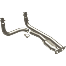 Load image into Gallery viewer, MagnaFlow Exhaust Products 95470 HM Grade Direct-Fit Catalytic Converter for Select Chevrolet C2500, Chevrolet C2500 Suburban, Chevrolet C3500, Chevrolet K2500, Chevrolet K2500 Suburban, Chevrolet K3500, GMC C2500, GMC C2500 Suburban, GMC C3500, GMC