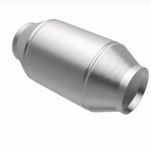 Load image into Gallery viewer, MagnaFlow Exhaust Products 333506 California CARB Universal Catalytic Converter for Select Dodge D100, Dodge D150, Isuzu Pickup, Isuzu Rodeo