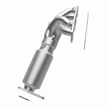 Load image into Gallery viewer, MagnaFlow Exhaust Products 5582596 California CARB Manifold Catalytic Converter for Select Nissan Frontier, Suzuki Equator
