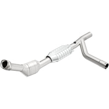 Load image into Gallery viewer, MagnaFlow Exhaust Products 447110 California CARB Direct-Fit Catalytic Converter for Select Ford E-150 Econoline, Ford E-150 Econoline Club Wagon