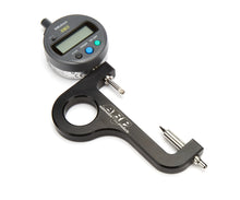 Load image into Gallery viewer, ARP 100-9943 Digital Stretch Gauge Billet