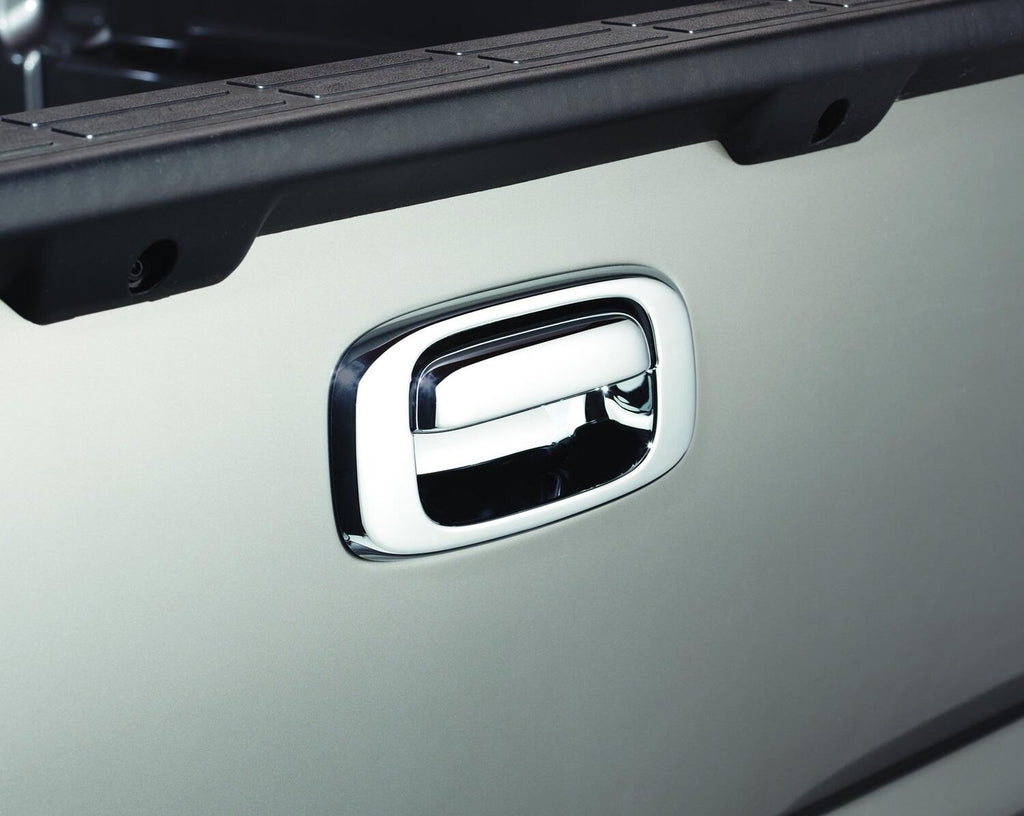 Auto Ventshade AVS 686557 Chrome Tailgate Handle Cover; w/o Keyhole for Select Chevrolet Silverado 1500, Chevrolet Silverado HD, Chevrolet Silverado HD, GMC Sierra 1500, GMC Sierra HD, GMC Sierra HD