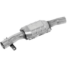 Load image into Gallery viewer, Walker Exhaust 15501 Standard EPA Direct Fit Catalytic Converter 2.5" Inlet (ID) 2.5" Outlet (ID) 2.5" Outlet (OD)