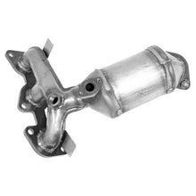 Load image into Gallery viewer, Walker Exhaust 16465 Ultra EPA Direct Fit Catalytic Converter with Integrated Exhaust Manifold