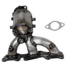 Load image into Gallery viewer, Walker Exhaust 16497 Ultra EPA Direct Fit Catalytic Converter with Integrated Exhaust Manifold