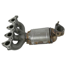 Load image into Gallery viewer, Walker Exhaust 16514 Ultra EPA Direct Fit Catalytic Converter with Integrated Exhaust Manifold