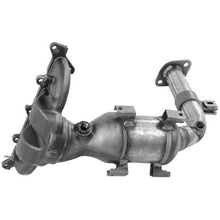 Load image into Gallery viewer, Walker Exhaust 16785 Ultra EPA Direct Fit Catalytic Converter with Integrated Exhaust Manifold