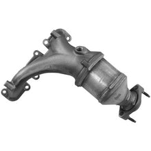 Load image into Gallery viewer, Walker Exhaust 16793 Ultra EPA Direct Fit Catalytic Converter with Integrated Exhaust Manifold