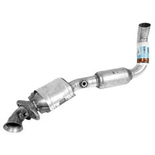 Load image into Gallery viewer, Walker Exhaust 53863 Ultra EPA Direct Fit Catalytic Converter 3" Inlet (ID) 2.5" Outlet (OD)