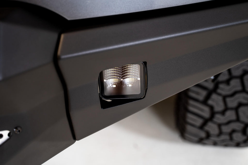 DV8 Offroad BE3EW40W BE3EW40W UNIVERSAL 3 INCH CUBE LED LIGHT WITH FLOOD PATTERN AND POST MOUNT
