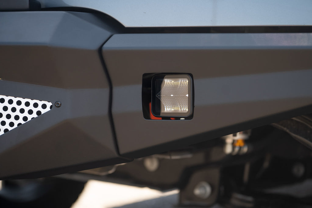 DV8 Offroad BE3EW40W BE3EW40W UNIVERSAL 3 INCH CUBE LED LIGHT WITH FLOOD PATTERN AND POST MOUNT