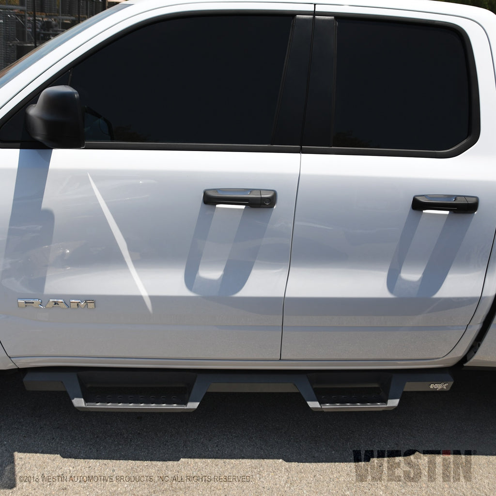 Black-Hdx-Drop-Step-;-Cab-Length-Nerf-Steps-;-19-24-Ram-1500-Quad-Cab