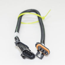 Load image into Gallery viewer, Kooks Custom Headers CAS-109010-18 O2 Extension Harness GM LT1/LS1 1) 18in. Extension Harness (4-pin) Flat Connecto for Select Chevrolet Camaro, Pontiac Firebird, Pontiac GTO
