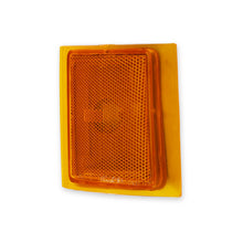 Load image into Gallery viewer, Classic-Trucks-Gmt400-Lower-Side-Marker-Light---Lh---Chevy