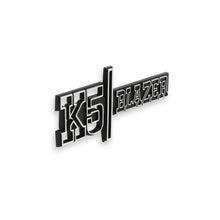Load image into Gallery viewer, Classic-Trucks-K5-Fender-Badge-Pair---Blazer-4Wd