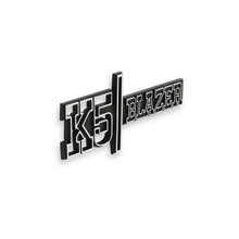 Load image into Gallery viewer, Classic-Trucks-K5-Fender-Badge-Pair---Blazer-4Wd