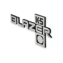 Load image into Gallery viewer, Classic-Trucks-K5-Fender-Badge-Pair---Blazer-4Wd