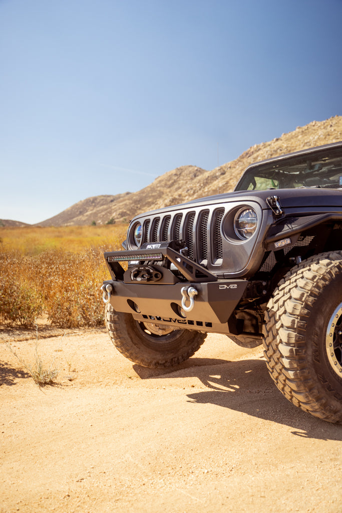 DV8 Offroad FBJL-06 FS-25 Stubby Front Bumper with Plated Bull Bar