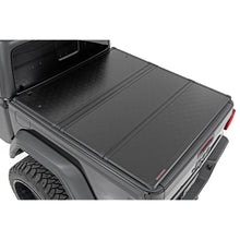Load image into Gallery viewer, Hard-Folding-Bed-Cover-5.0-Foot-Bed-20-22-Jeep-Gladiator-Jt-4Wd-Rough-Country