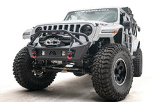 Load image into Gallery viewer, Fab Fours JL18-B4752-1 Stubby Bumper for Select Jeep Gladiator, Jeep Wrangler