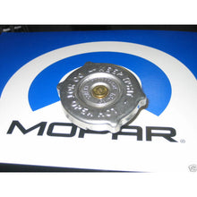 Load image into Gallery viewer, Omix-Radiator-Cap-16-Lbs.-Pressure-76-01-Jeep-Models